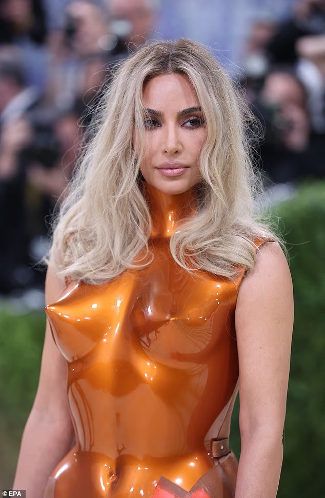 Kim Kardashian a reçu 167 000 $ au tribunal de
