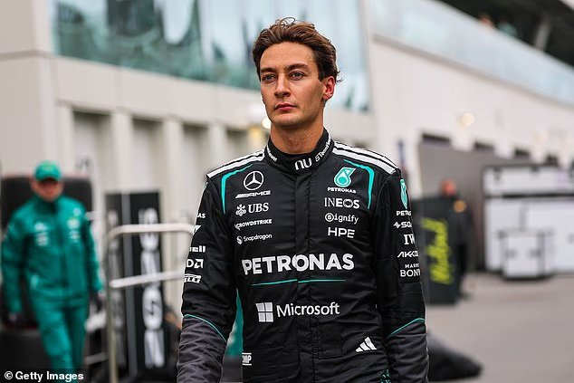 Kisetti George Russell éjecte furieusement son équipement du cockpit lors