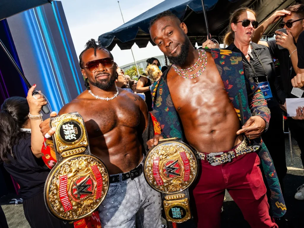 Kofi Kingston et Xavier Woods de New Day se sont