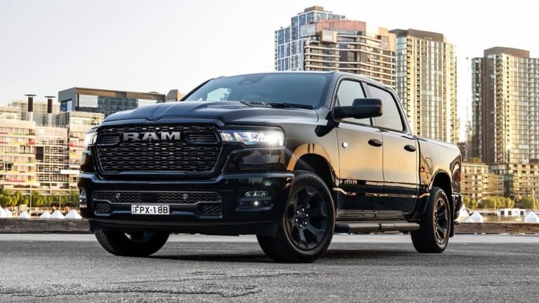 La Ram 1500 Express Black Edition 2026 socava a la