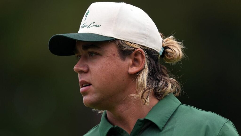 La estrella del golf sudafricana Garrick Higgo multada por llegar