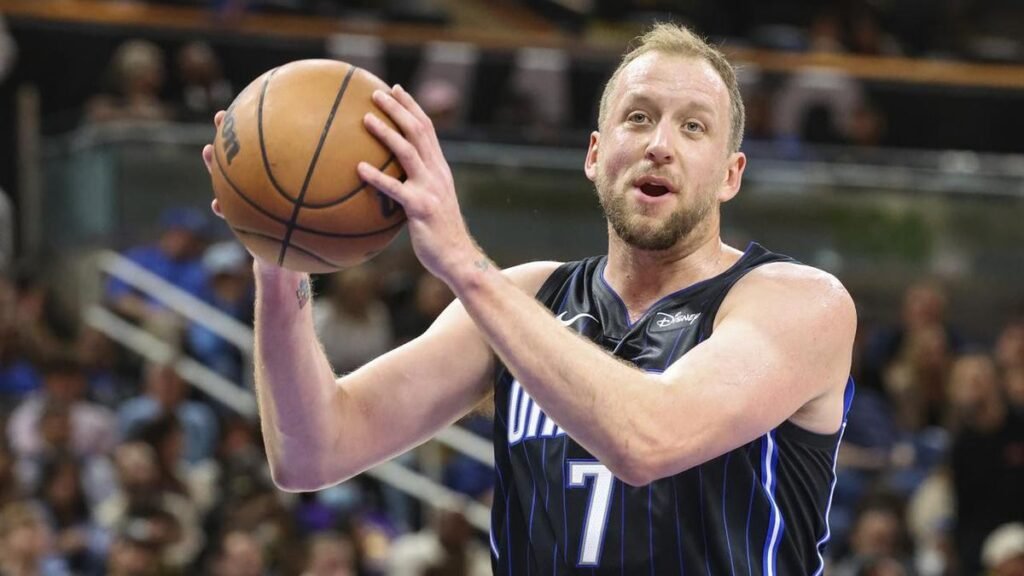 La leyenda de los Boomers, Joe Ingles, firmó con el
