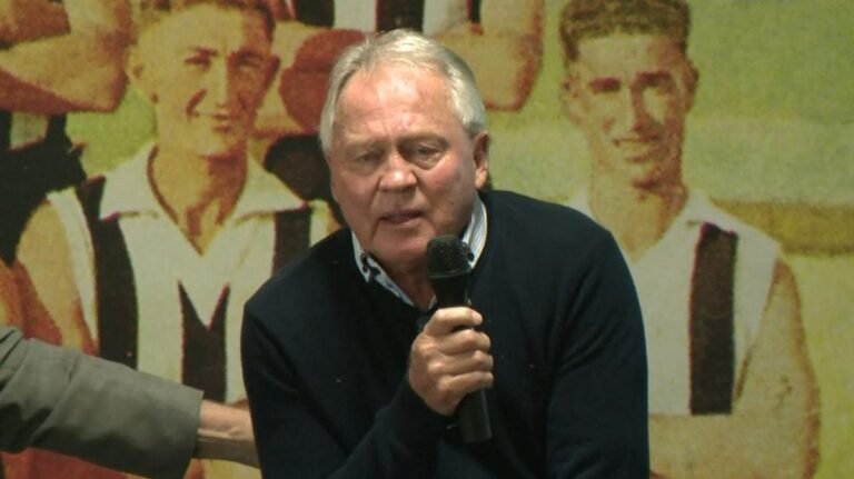 La leyenda del fútbol de WA Brian Cousins, padre de