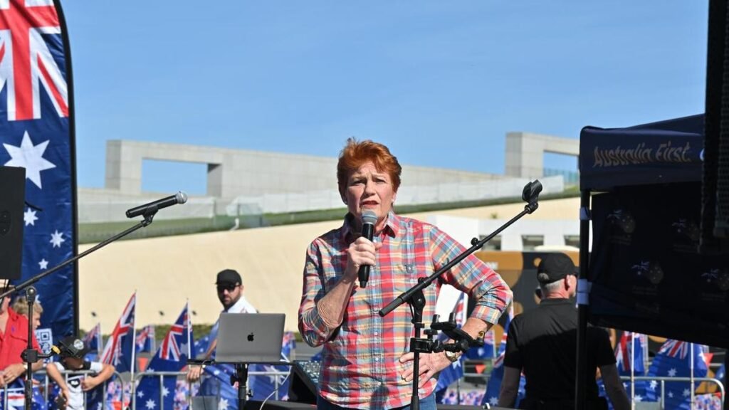 La senadora de One Nation Pauline Hansen está considerando una