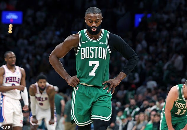 La star de la NBA, en difficulté, accuse les officiels