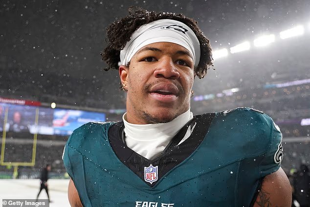 La star des Eagles a été arrêtée et jetée en