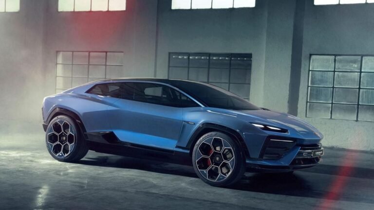 Lamborghini dice que retrasar su primer vehículo eléctrico fue "el