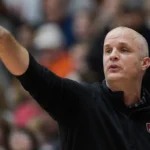 L'ancien Wall prend sa retraite en tant qu'entraîneur de basket-ball