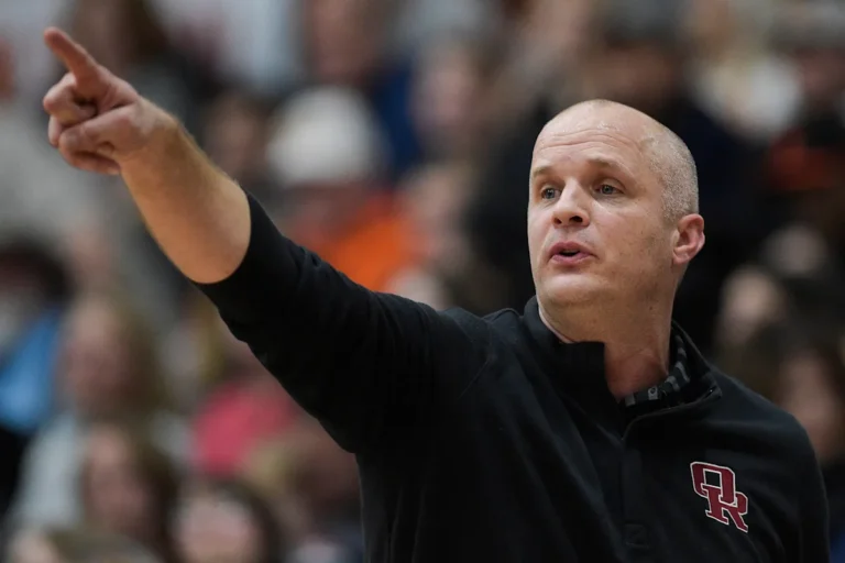 L'ancien Wall prend sa retraite en tant qu'entraîneur de basket-ball