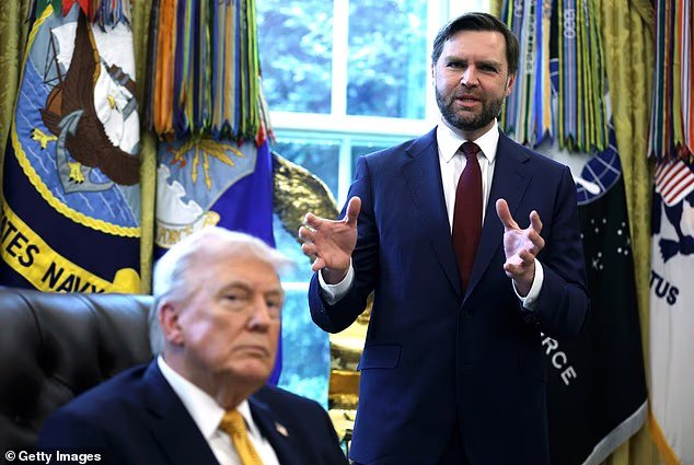 L'avertissement brutal de Trump à son successeur alors que JD