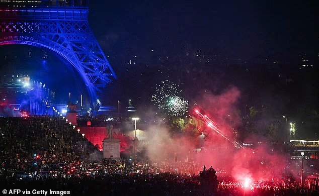 Le chaos éclate à Paris alors que les supporters du