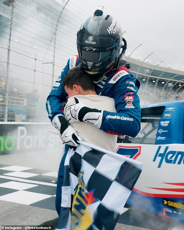 Le fils de Kyle Busch, 11 ans, rend un hommage