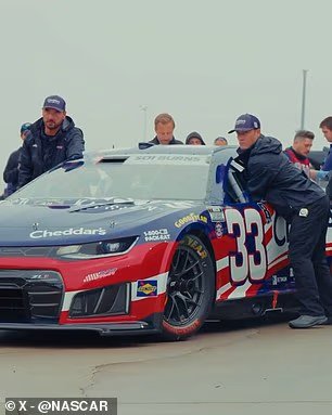 Le garage NASCAR est resté silencieux lorsque la voiture de