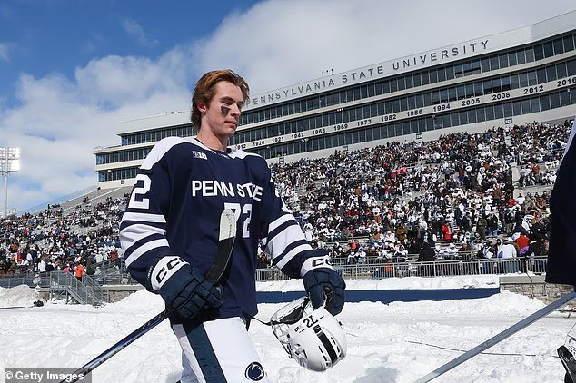 Le plus grand joueur de hockey apprend son sort trois