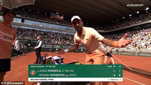 Le sarcastique Novak Djokovic s'est affronté avec un caméraman de