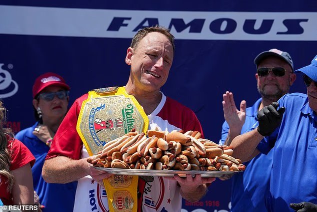 Le statut du concours de dégustation de hot-dogs du 4