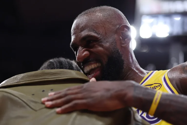LeBron James plaisante sur son affrontement avec Will Anderson Jr.