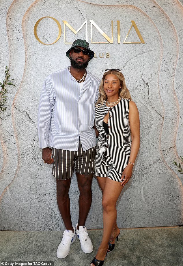 LeBron James se rend directement à Vegas pour une fête