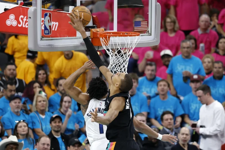 L'entraîneur-chef des Timberwolves, Chris Finch, n'est pas satisfait de la