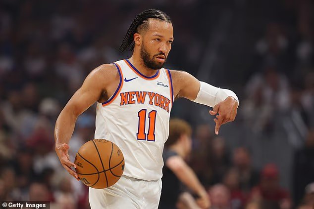 L'entraîneur de la WNBA redouble de doutes sur la star