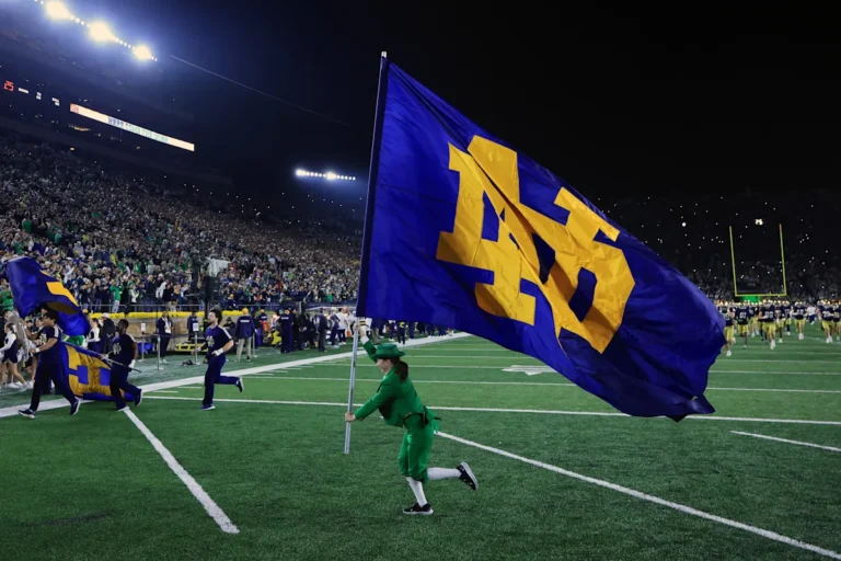 L'équipe de football de Notre-Dame à l'honneur lors d'au moins