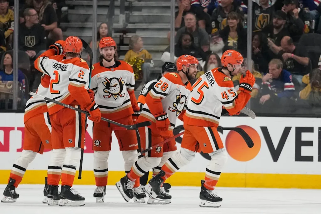 Les Ducks battent les Golden Knights 3-1, la série revient