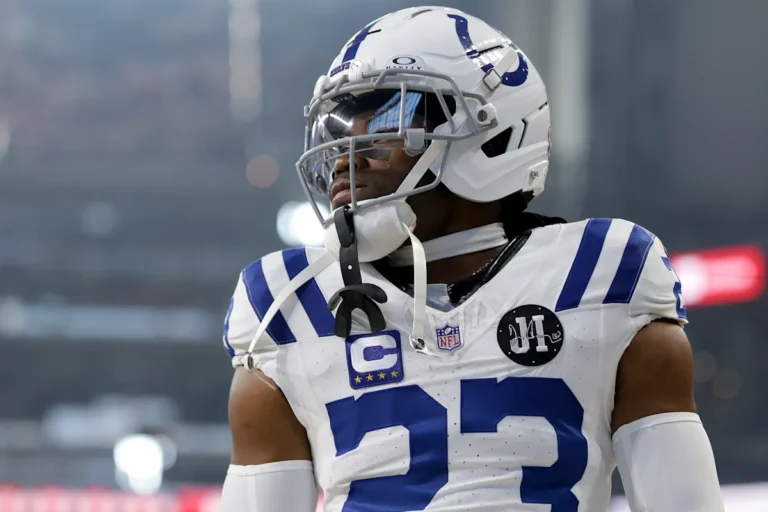 Les Saints s'habillent avec les Colts Nickel Kenny Moore II