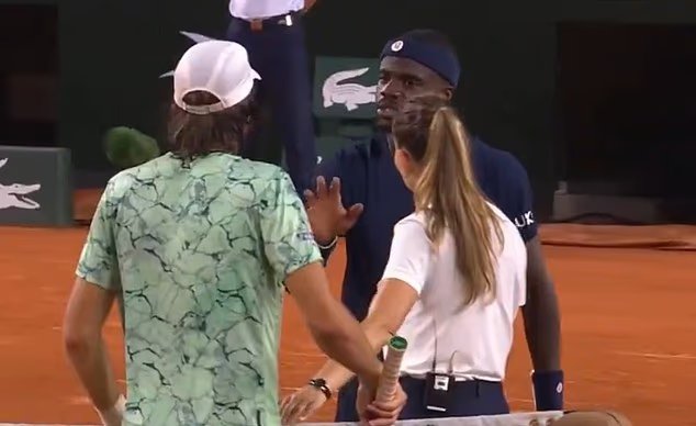 Les efforts s'intensifient à Roland-Garros alors que Frances Tiafoe fait