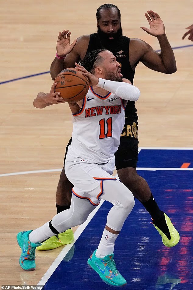Les fans de la NBA blâment James Harden pour l'effondrement