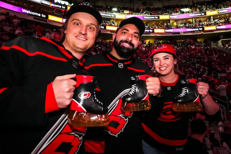 Les patins à bière des Hurricanes de la Caroline se