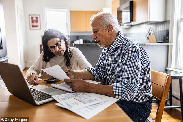Les seniors paniquent face au retard des contrôles de sécurité