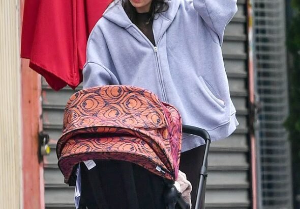 L'ex de Pete Davidson, Elsie Hewitt, apparaît avec leur jeune