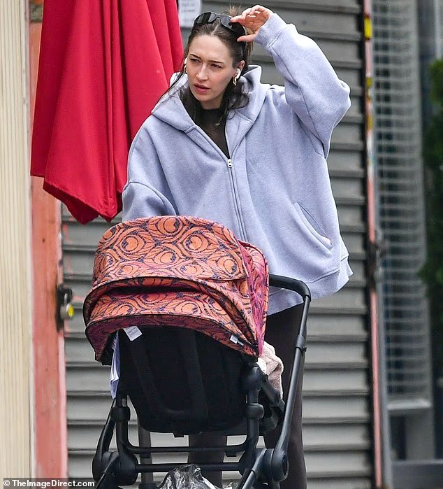 L'ex de Pete Davidson, Elsie Hewitt, apparaît avec leur jeune