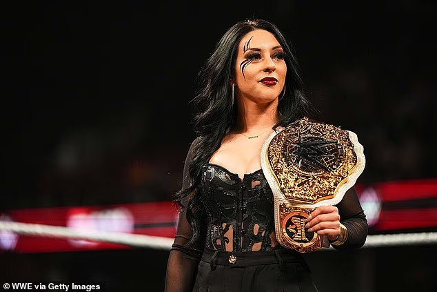 L'ex-petit ami de la star de la WWE risque 50