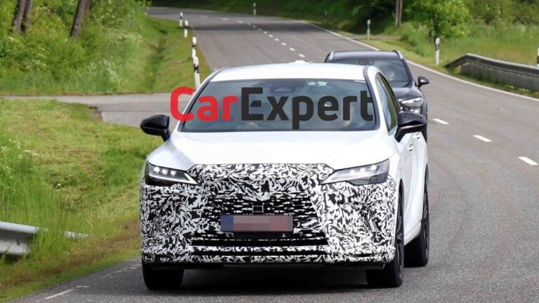 Lexus RX 2027 espiado: cambios exteriores sutiles podrían venir con