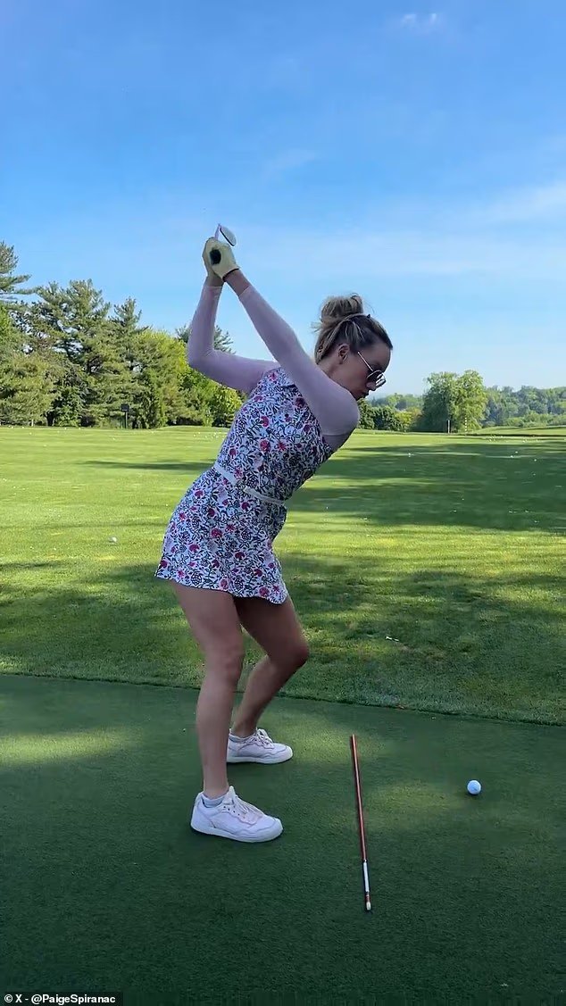 L'influenceuse glamour du golf Paige Spiranac a reçu un avertissement