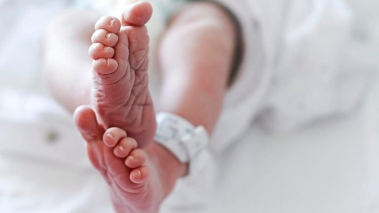 Mamá de Alabama genera debate sobre el nombre del bebé