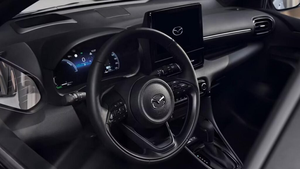 Mazda no cambiará el nombre del Toyota Yaris Hybrid para