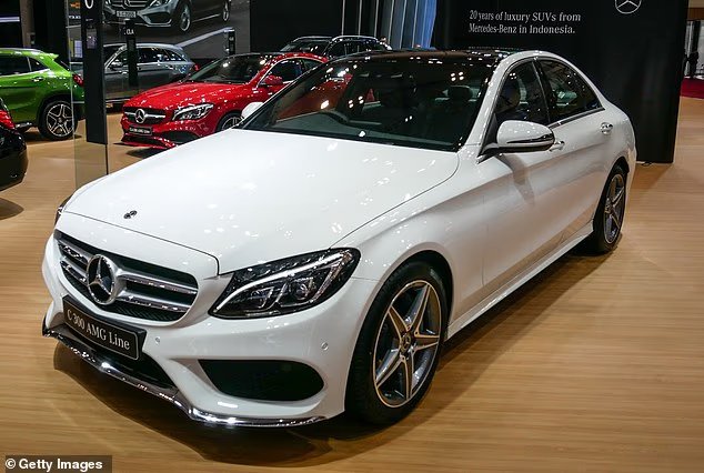 Mercedes-Benz fait face à une interdiction alors que les législateurs