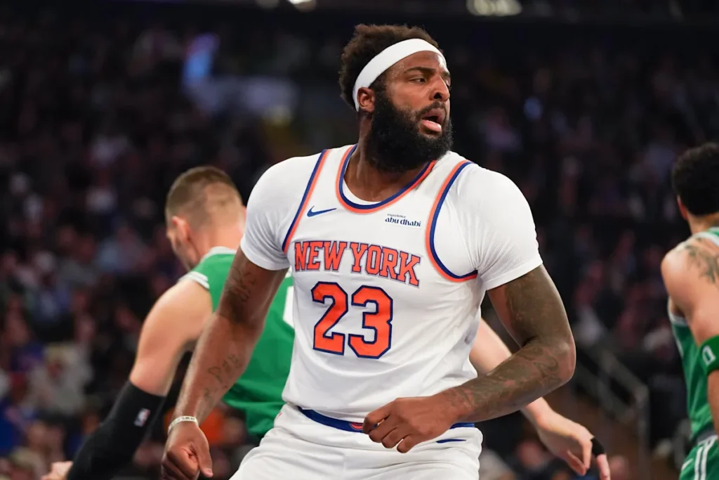 Mitchell Robinson et Deyson Daniels ont tous deux été expulsés
