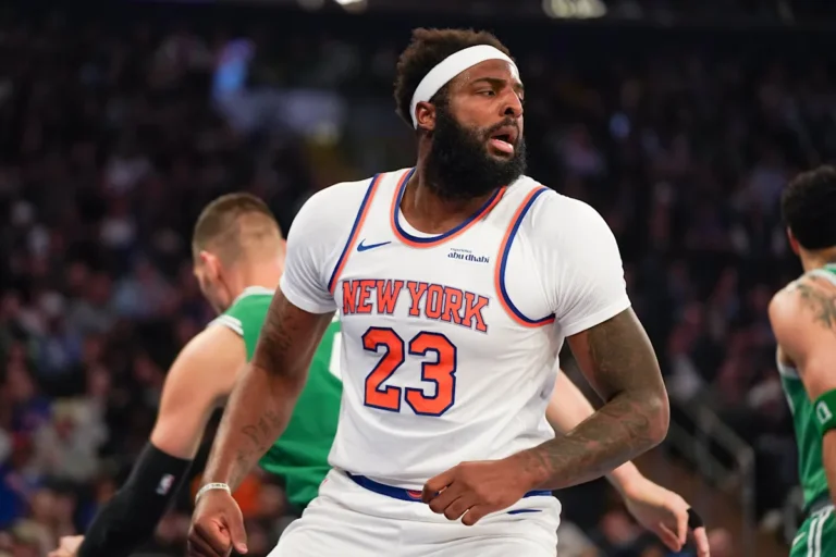 Mitchell Robinson et Deyson Daniels ont tous deux été expulsés