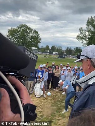 Moment effrayant, la star du golf Wyndham Clarke écrase son
