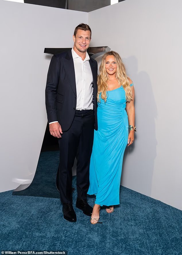 NFL VAG révèle qu'elle s'est liée d'amitié avec la fille