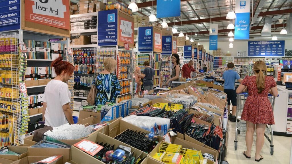 Officeworks traslada empleos australianos a India y Filipinas como parte