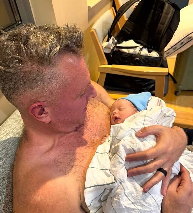 Pat McAfee révèle que son fils nouveau-né a été emmené