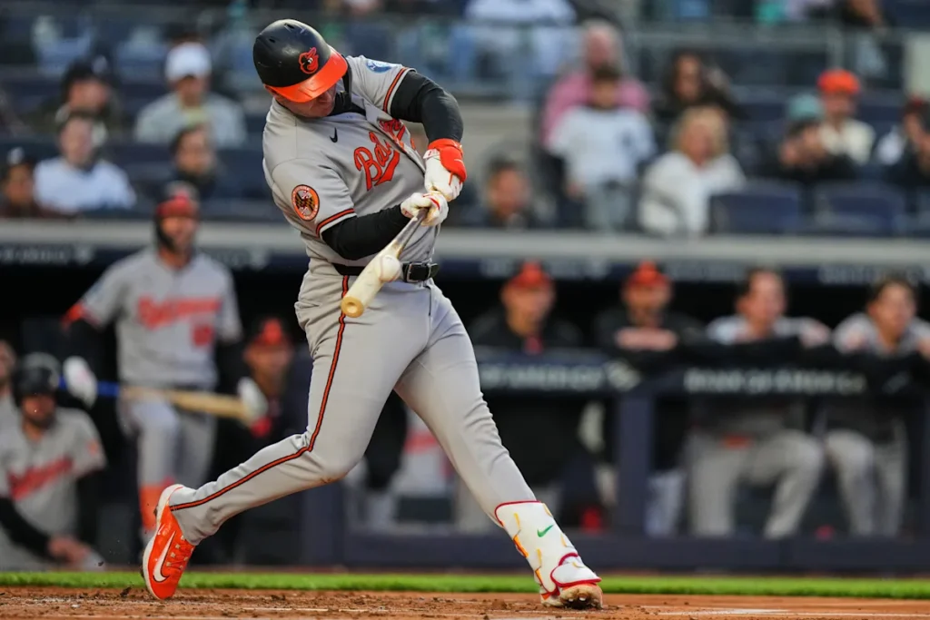 Pete Alonso frappe un circuit lors du premier swing des