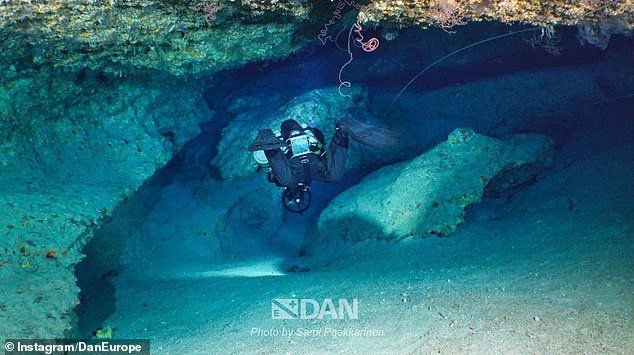 Premières photos de la grotte de la mort aux Maldives