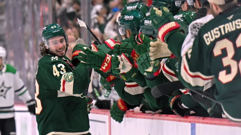 Quinn Hughes brille lors de la première victoire de Wild