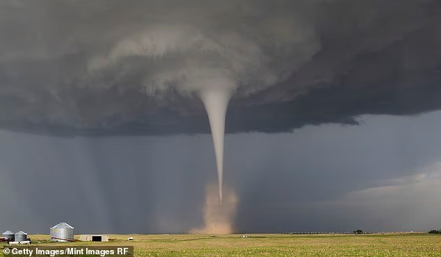 Rare menace de tornade émise pour trois États américains, les