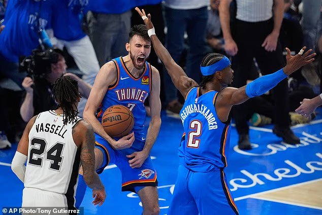 Ravi pour le Thunder d'Oklahoma City alors que Shai Gilgeous-Alexander
